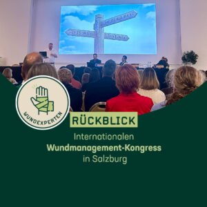 Vortragender auf der Bühne mit Publikum